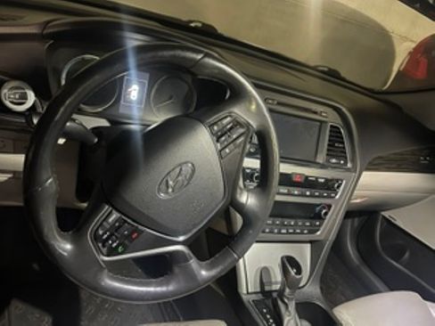 Used 2016 Hyundai Sonata Limited w/ Option Group 02 FWD image 4