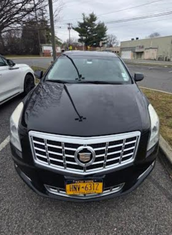 Used 2013 Cadillac XTS Luxury FWD image 1
