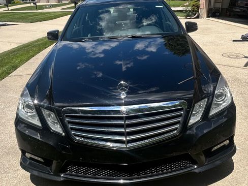 Used 2010 Mercedes-Benz E 350 4MATIC Sedan image 1