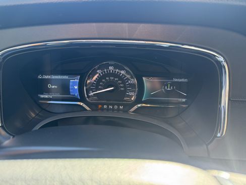 Used 2017 Lincoln Navigator L Select image 11