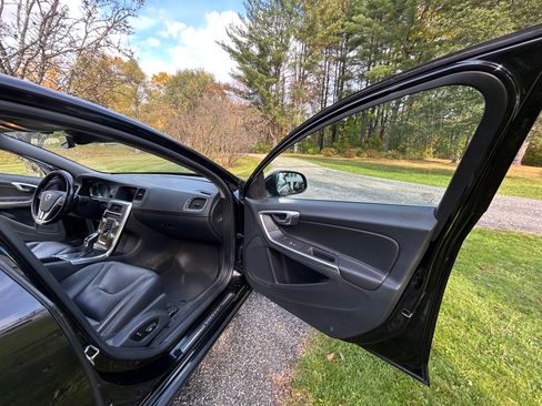 Used 2016 Volvo S60 T5 Premier image 18