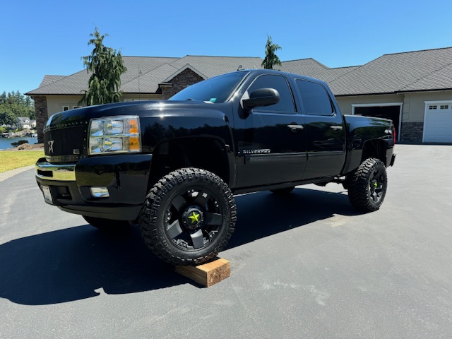 Used 2011 Chevrolet Silverado 1500 LT w/ All-Star Edition AWD/4WD image 2