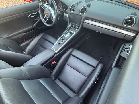 Used 2019 Porsche 718 Boxster RWD image 11