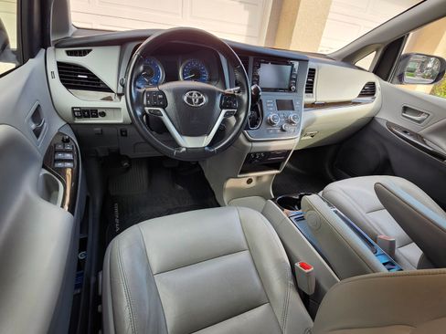 Used 2020 Toyota Sienna XLE Premium image 20