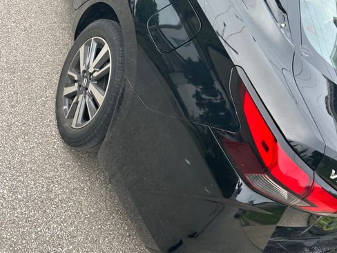 Used 2020 Nissan Versa SV FWD image 9