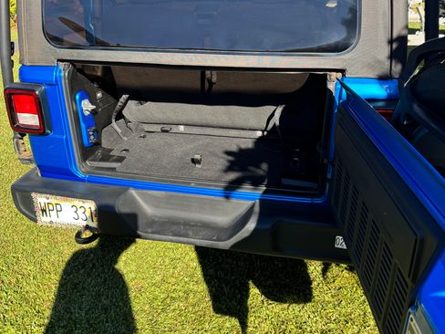 Used 2022 Jeep Wrangler Sport image 10