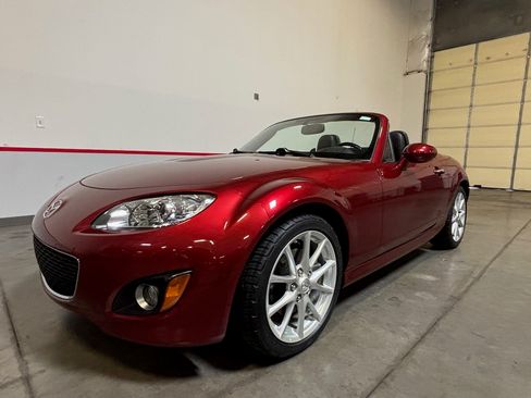 Used 2011 MAZDA MX-5 Miata Touring w/ Suspension Pkg RWD image 29
