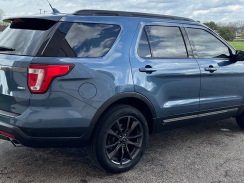 Used 2018 Ford Explorer XLT w/ Equipment Group 202A image 4