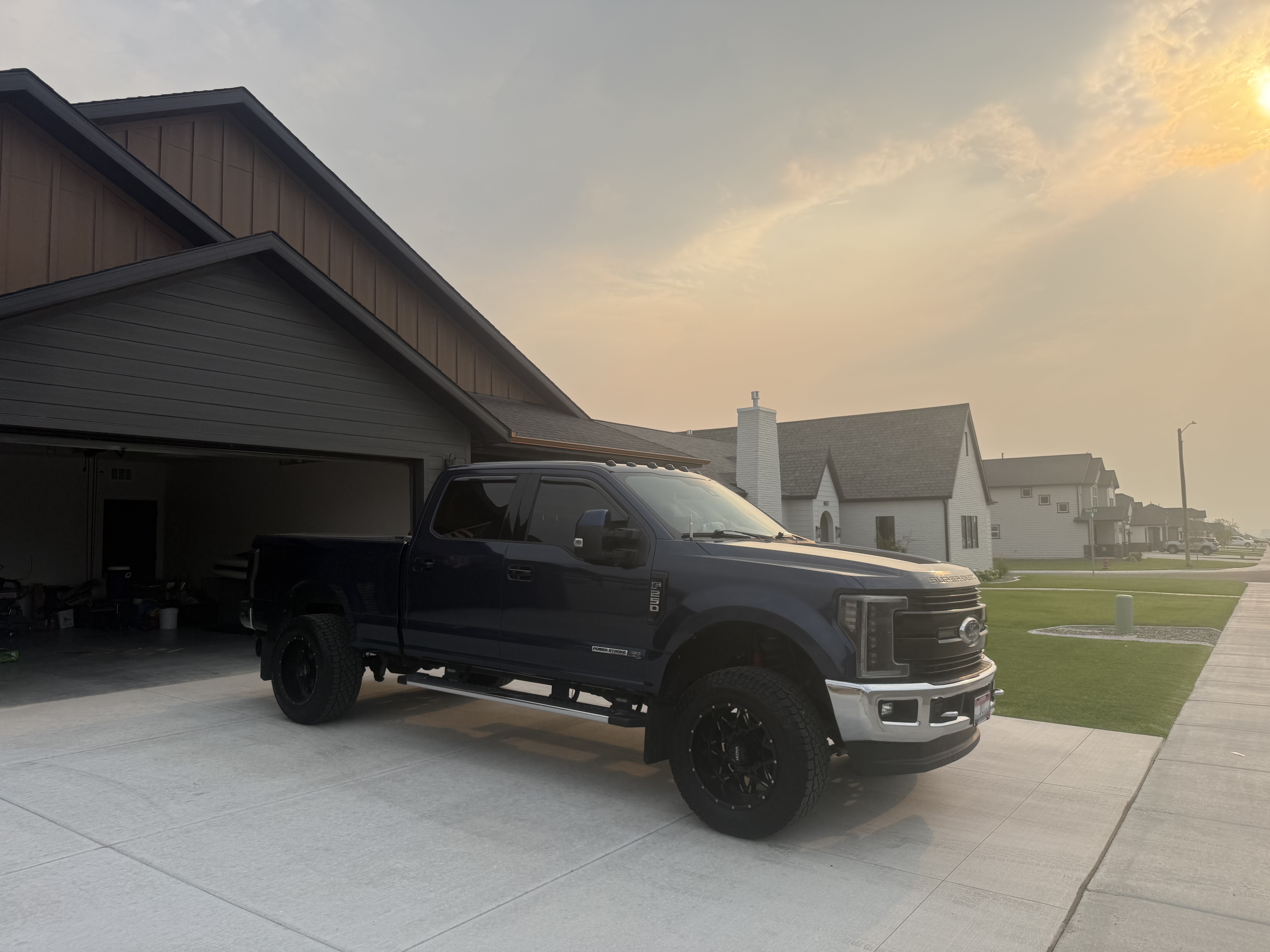 Used 2017 Ford F250 Lariat w/ Lariat Ultimate Package AWD/4WD image 14