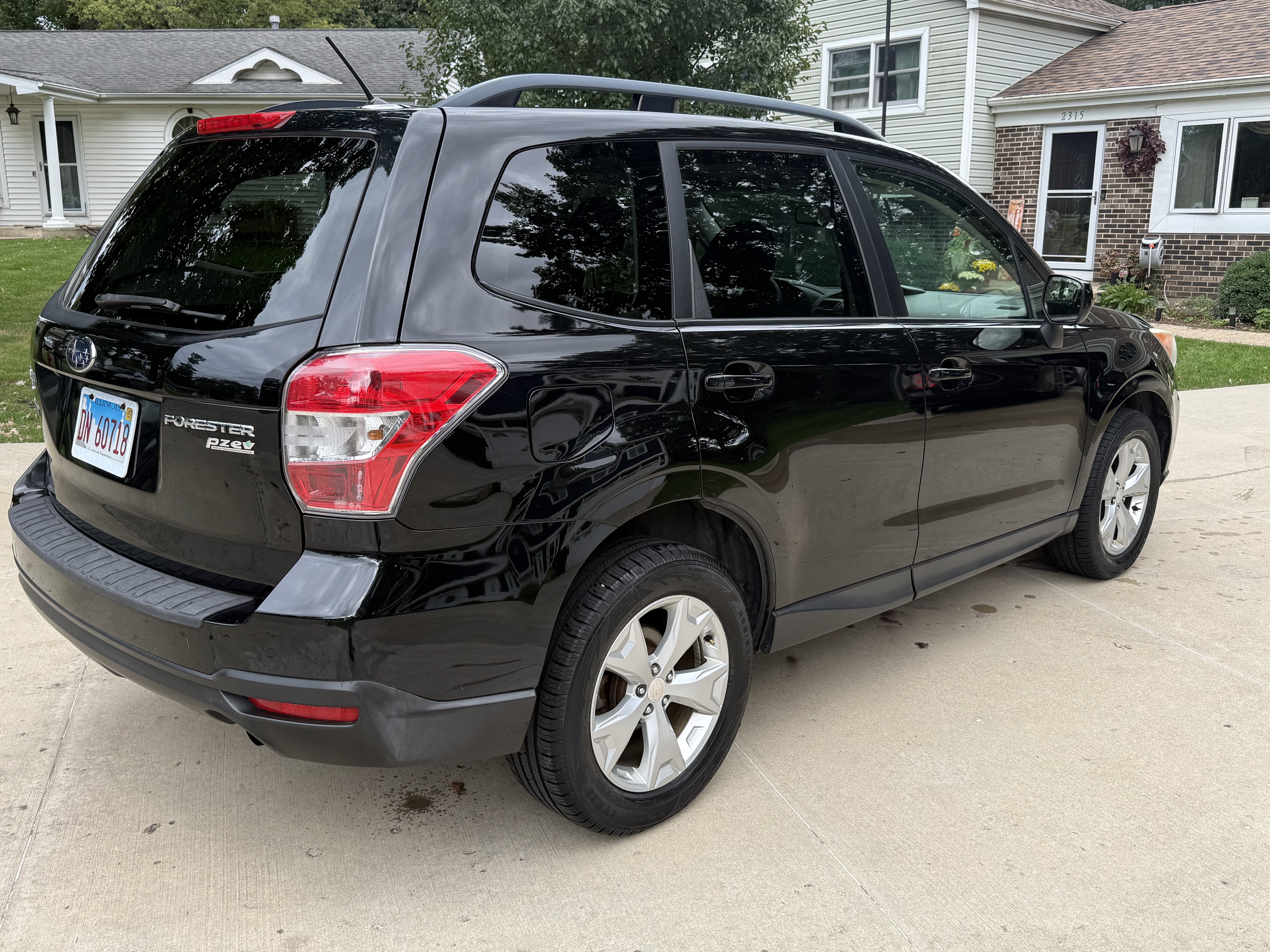 Used 2015 Subaru Forester 2.5i Premium w/ Popular Package #1 AWD/4WD image 4