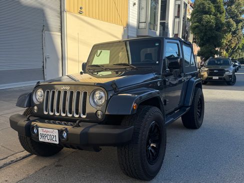 Used 2017 Jeep Wrangler Sahara w/ Connectivity Group AWD/4WD image 1