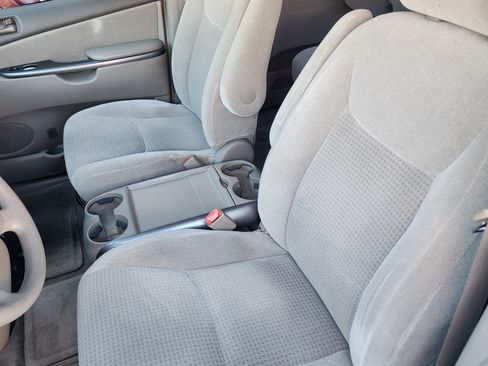 Used 2006 Toyota Sienna LE image 18