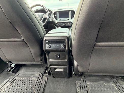 Used 2018 GMC Acadia SLE image 8