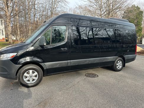 Used 2019 Mercedes-Benz Sprinter 2500 image 11