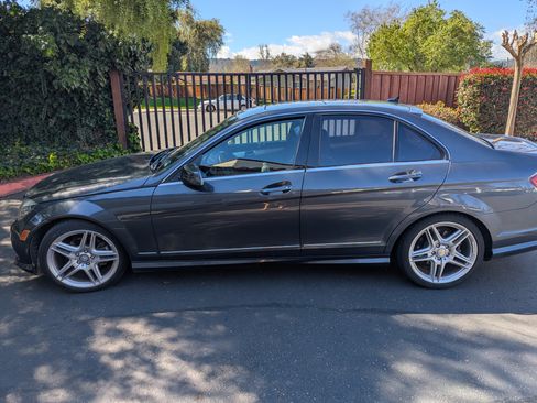 Used 2011 Mercedes-Benz C 300 Sedan image 4