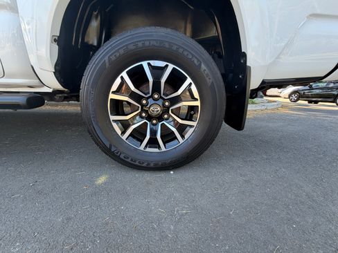 Used 2020 Toyota Tacoma 4x4 Double Cab image 12