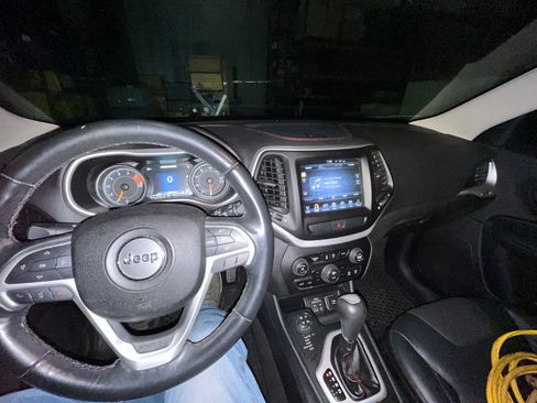 Used 2016 Jeep Cherokee Trailhawk w/ Comfort/Convenience Group AWD/4WD image 4