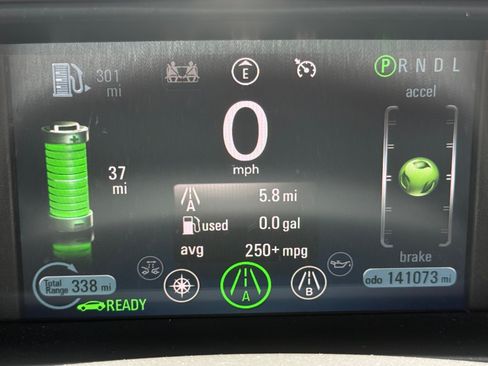 Used 2013 Chevrolet Volt Premium w/ Premium Trim Package FWD image 31