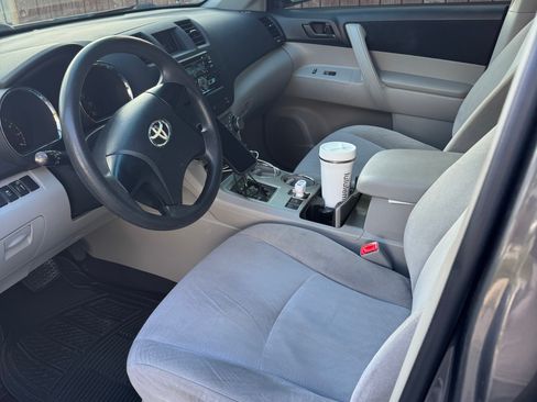 Used 2012 Toyota Highlander FWD image 4