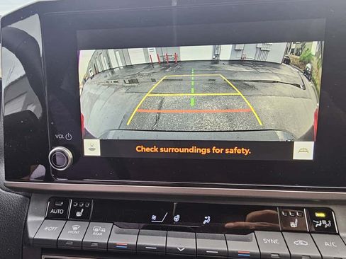 Used 2025 Toyota Camry SE image 12