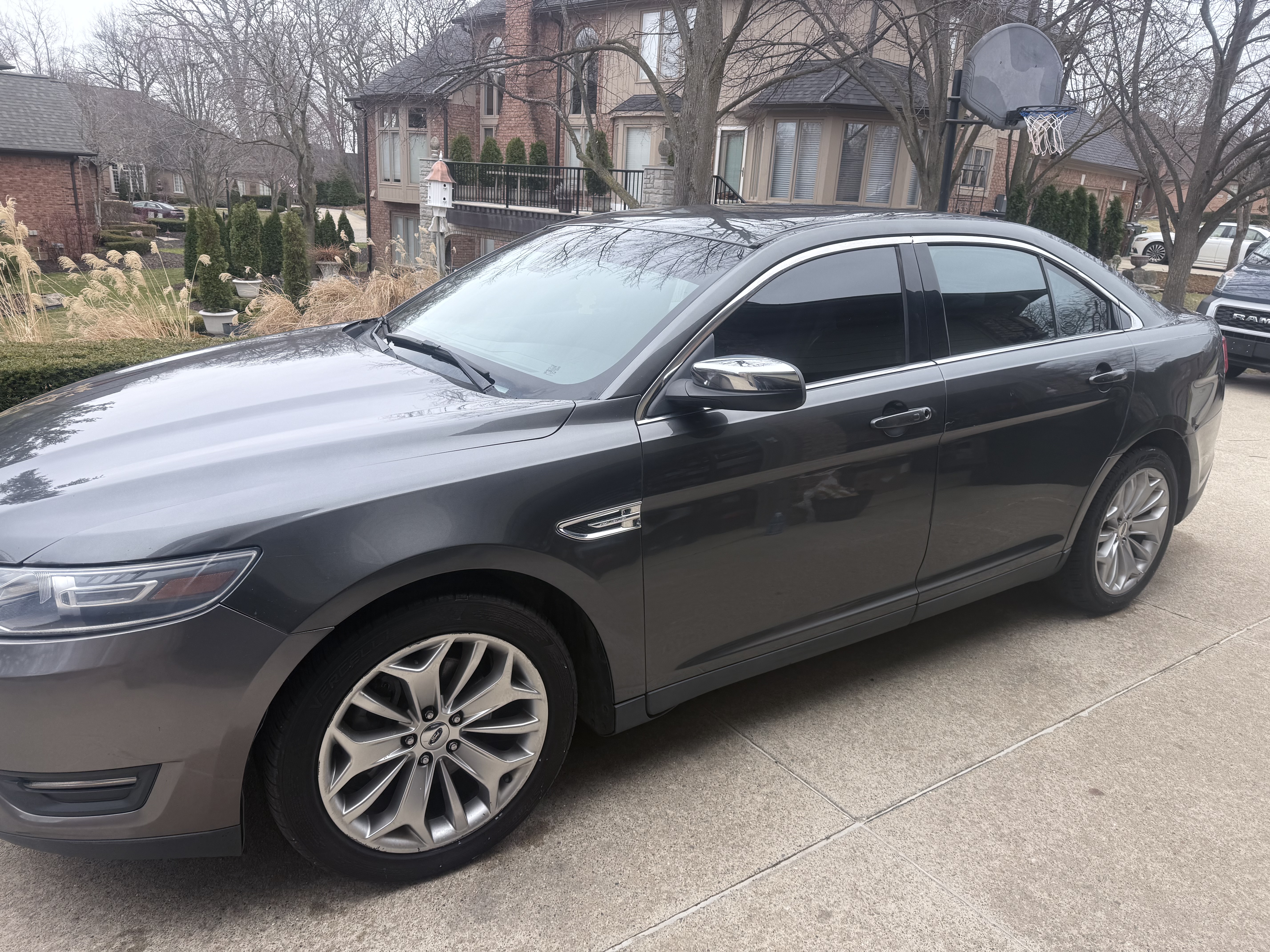 Used 2017 Ford Taurus Limited FWD image 2
