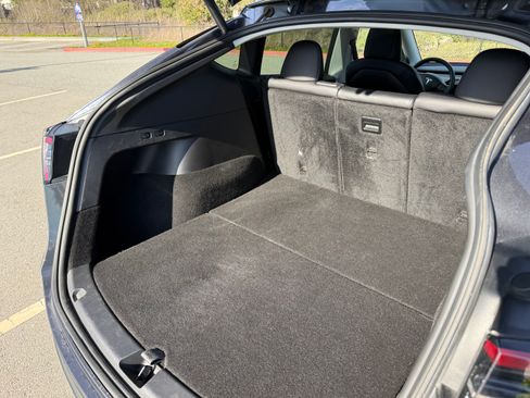 Used 2022 Tesla Model Y Long Range image 17