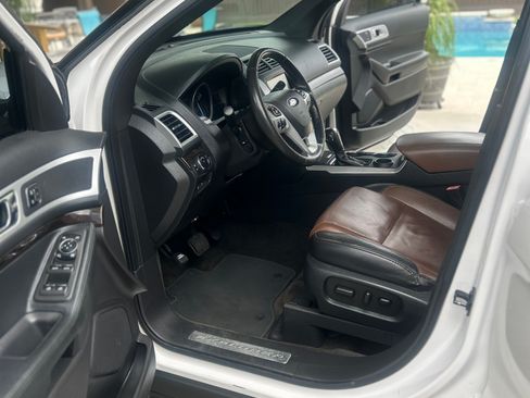 Used 2015 Ford Explorer Limited w/ Equipment Group 301A FWD image 6