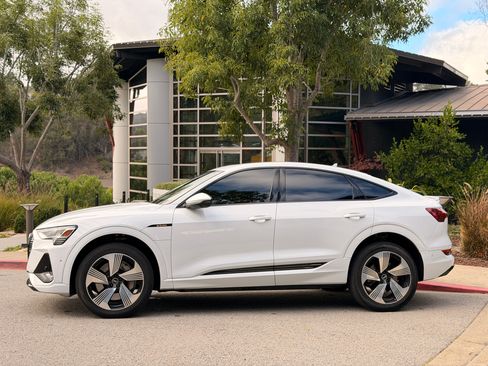 Used 2021 Audi e-tron Prestige w/ Prestige Package image 5