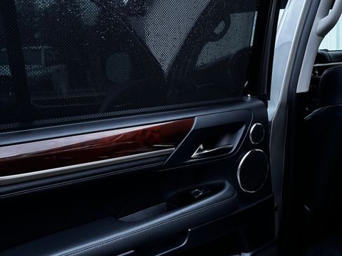 Used 2016 Lexus LX 570 4WD w/ Luxury Package image 21