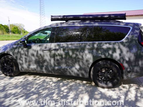 Used 2025 Chrysler Pacifica Select AWD/4WD image 32