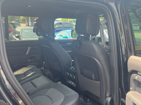 Used 2023 Land Rover Defender 110 X-Dynamic SE image 6