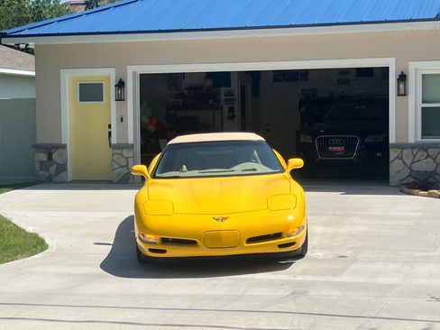 Used 2001 Chevrolet Corvette Convertible w/ Preferred Equipment Group2 RWD image 15