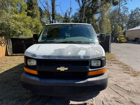 Used 2012 Chevrolet Express 2500 image 2