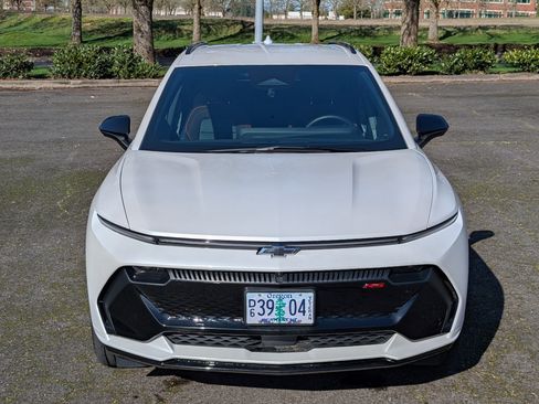 Used 2025 Chevrolet Equinox EV RS image 2