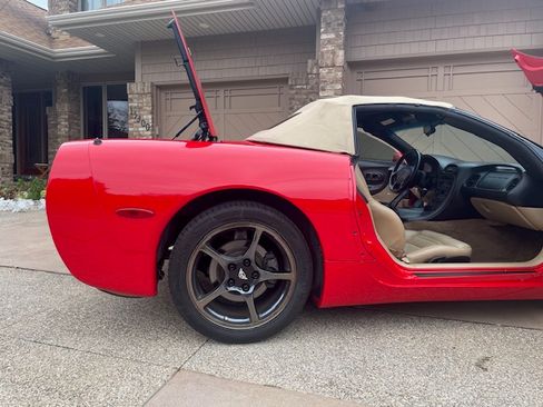 Used 2000 Chevrolet Corvette Convertible w/ Memory Pkg image 24