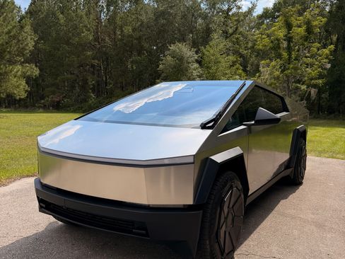 Used 2024 Tesla Cybertruck AWD Crew Cab image 2