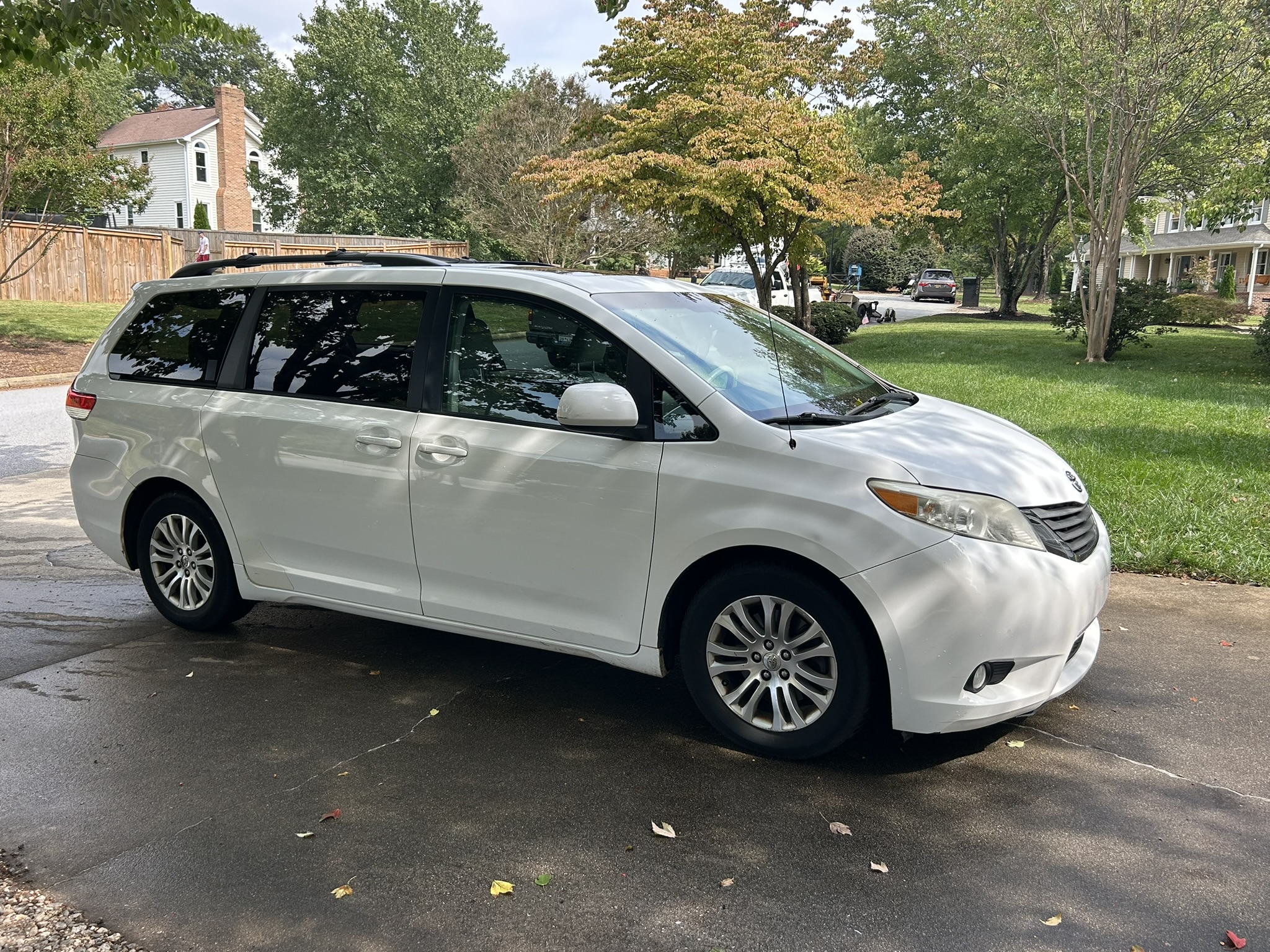 Used 2011 Toyota Sienna XLE FWD image 6
