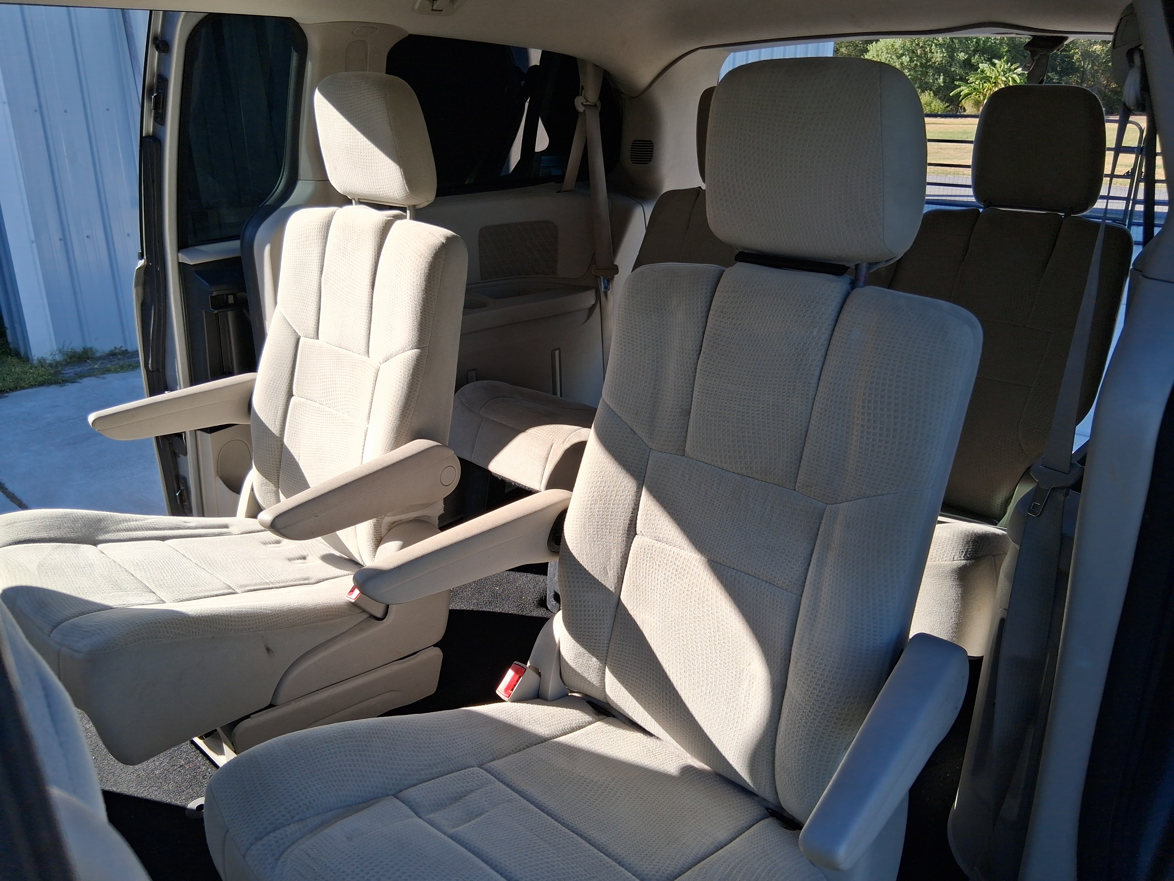 Used 2013 Dodge Grand Caravan American Value Package w/ UConnect Hands-Free Group FWD image 23