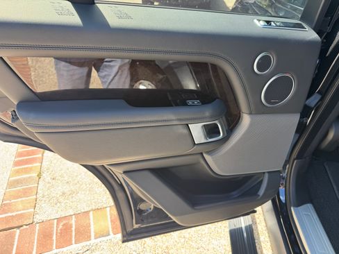 Used 2022 Land Rover Range Rover image 21