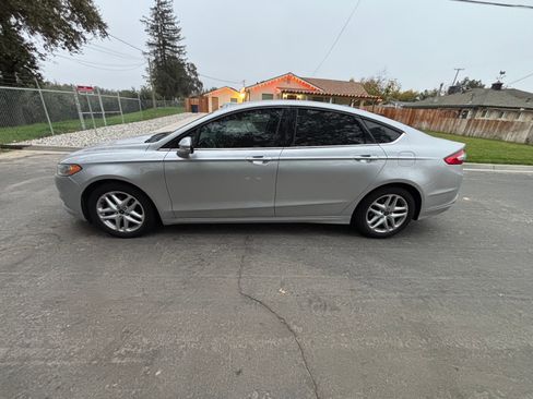 Used 2015 Ford Fusion SE image 1
