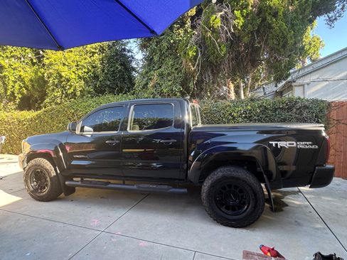 Used 2015 Toyota Tacoma PreRunner w/ TRD Off-Road Package RWD image 12