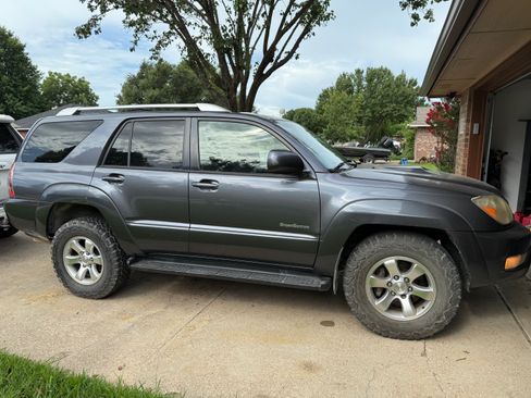 Used 2005 Toyota 4Runner Sport image 2