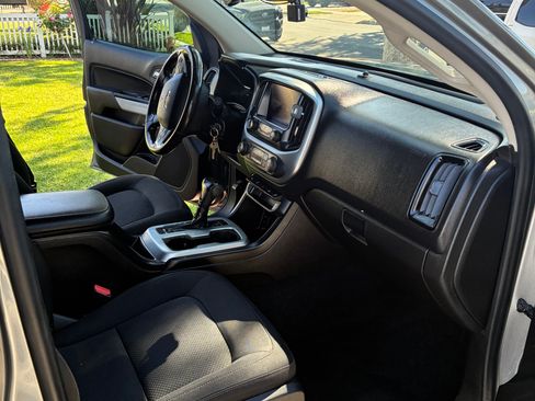 Used 2018 Chevrolet Colorado LT w/ LT Convenience Package image 9