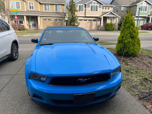 Used 2011 Ford Mustang Premium w/ 201A Rapid Spec Order Code image 5