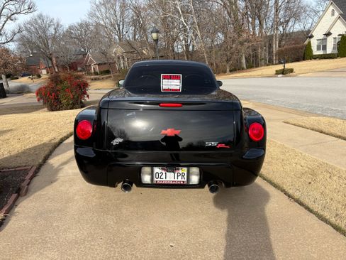 Used 2006 Chevrolet SSR w/ Preferred Equipment Group image 11