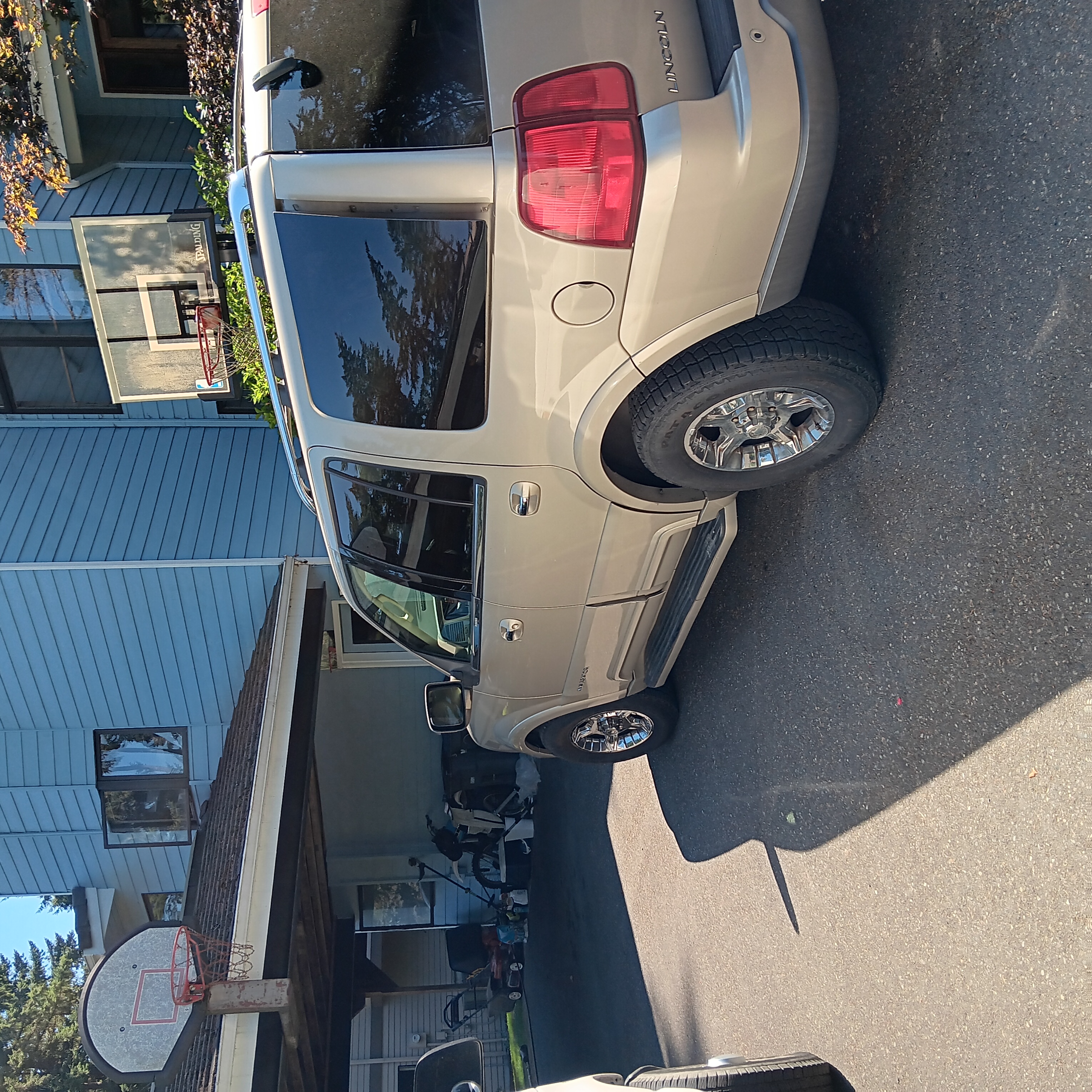 Used 2004 Lincoln Navigator 4WD image 4