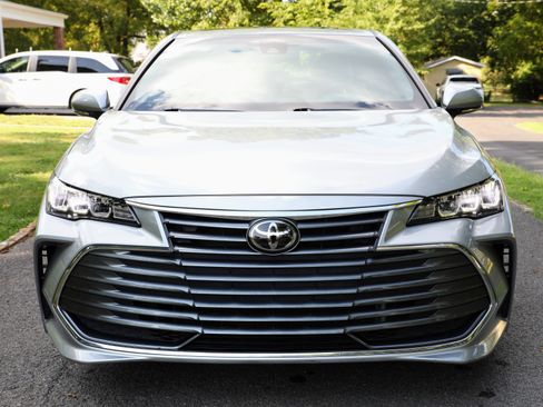 Used 2021 Toyota Avalon XLE w/ Moonroof Package FWD image 5