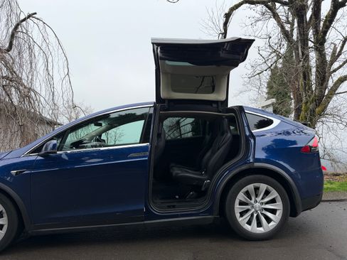 Used 2019 Tesla Model X 100D image 8