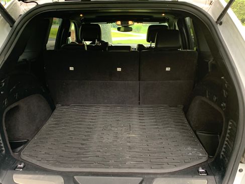 Used 2017 Jeep Grand Cherokee Limited image 9