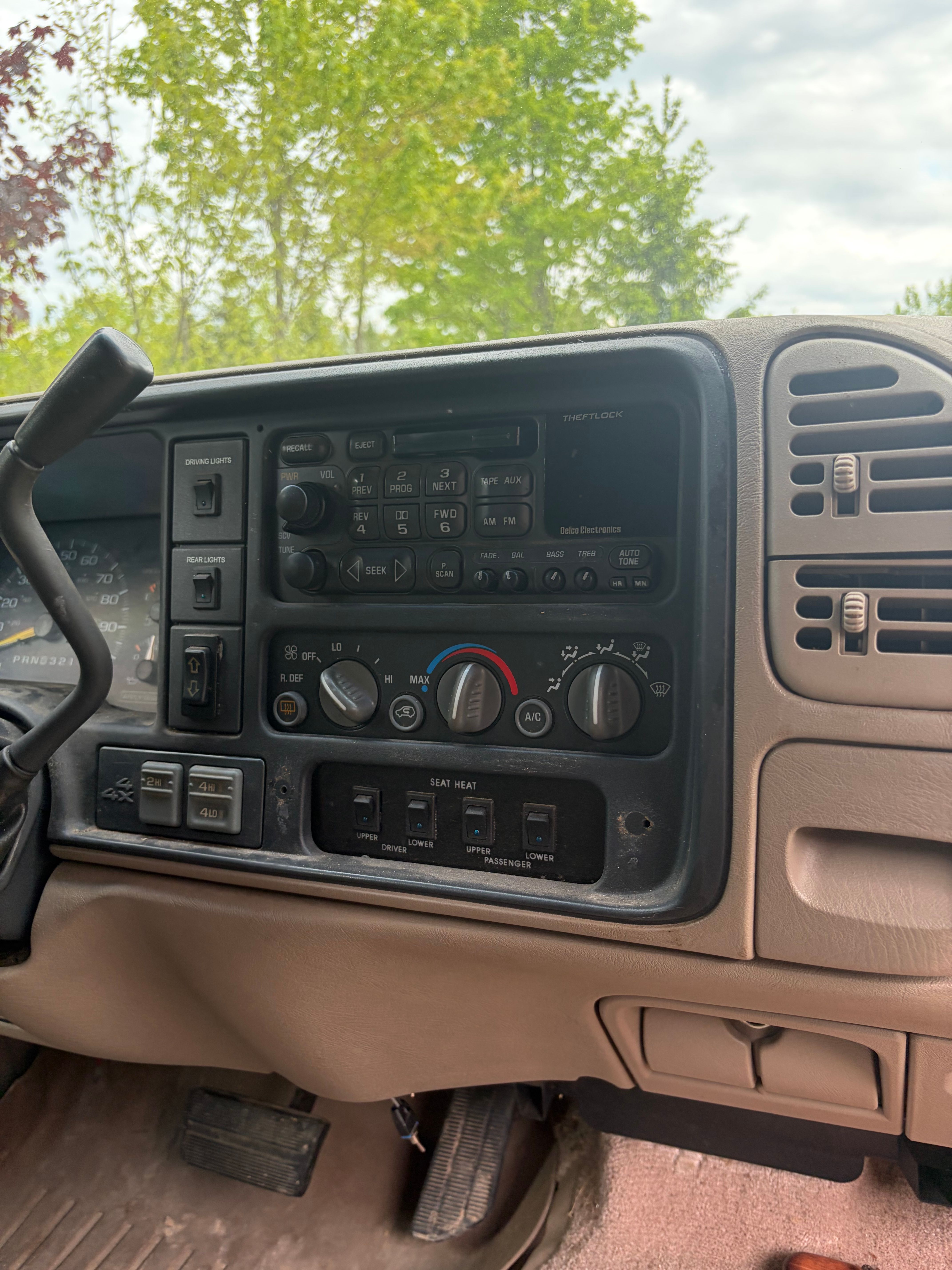 Used 1997 GMC Suburban 2500 AWD/4WD image 12